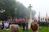 Les maires Yvon Lapierre et Eddy Francis (Windsor, Ontario) déposent une couronne) / Mayors Yvon Lapierre and Eddy Francis (Windsor, Ont.) lay wreaths