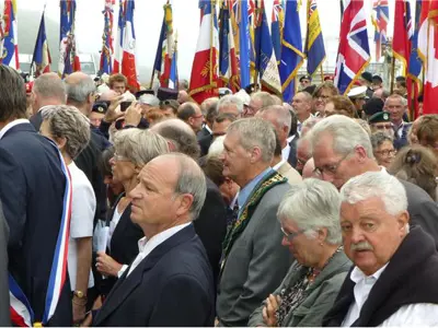 Maire Yvon Lapierre en compagnie de dignitaires lors de la cérémonie du Raid / Mayor Yvon Lapierre with dignitaries during the Raid ceremony