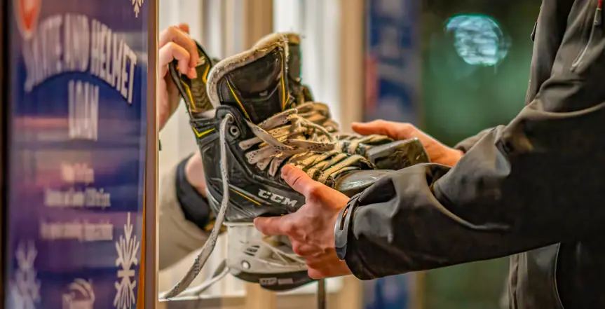Service de prêt de patins et casques protecteurs