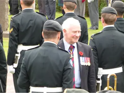 L'ancien gouverneur général du Canada David Johnston lors de la cérémonie à Pourville-sur-Mer / Former Governor General David Johnston during a ceremony at Pourville-sur-Mer